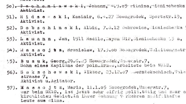 Lista alemã digitada de arquivos mostrando nomes de homens poloneses enviados para a Alemanha como trabalhos forçados em julho de 1943