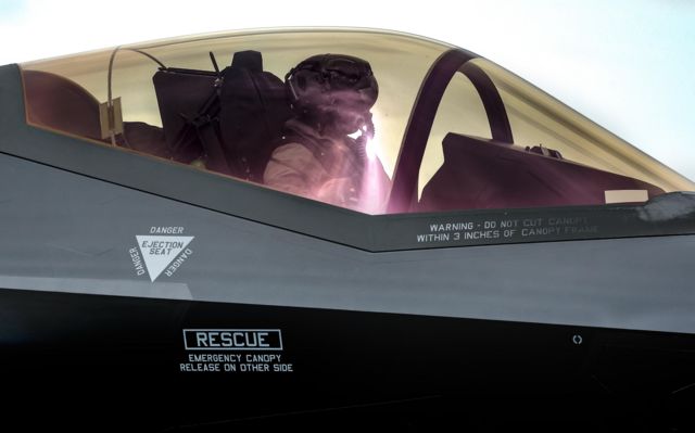 F-35 : เครื่องบินขับไล่ในฝันของกองทัพอากาศไทย และสถิติการตก - BBC News ไทย