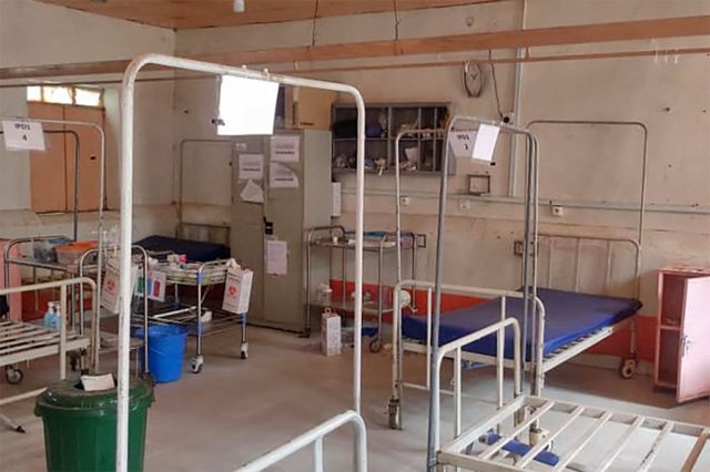 صورة التقطت في الأول من مايو/أيار، تظهر مستشفى مهجورا في الجنينة، عاصمة ولاية غرب دارفور، مع استمرار القتال.