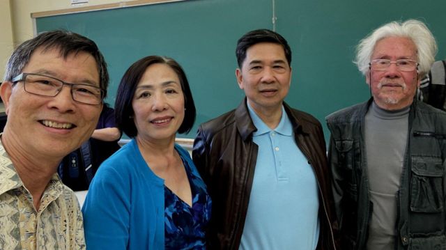 Bùi Minh Quốc, bìa phải, Cù Huy Hà Vũ, Nguyễn Thị Dương Hà và Bùi Văn Phú tại buổi nói chuyện của nhà thơ Bùi Minh Quốc tại Đại học Berkeley ngày 21/9/2023