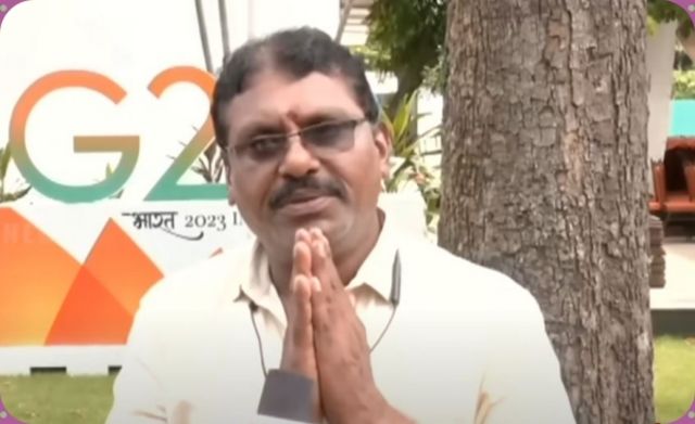 ஆளுநரிடம் கேள்வி கேட்ட பெற்றோர்