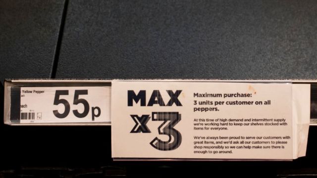 Imagem mostra foto de aviso em supermercado limitando o número de unidades que podem ser compradas