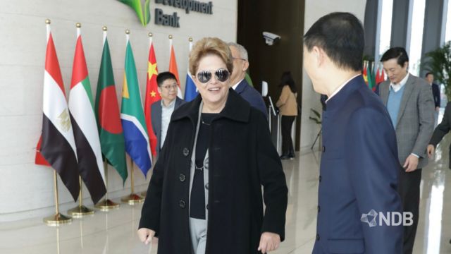 Dilma em seu primeiro dia no cargo no banco dos BRICS