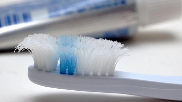 7 manières originales de nettoyer sa maison avec une brosse à dents : Femme  Actuelle Le MAG