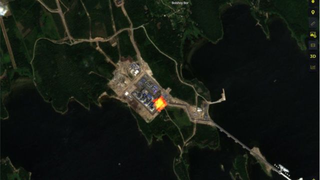 Portovaya tesisinin uydu görüntüsünde tesiste yakılan gaz görülüyor