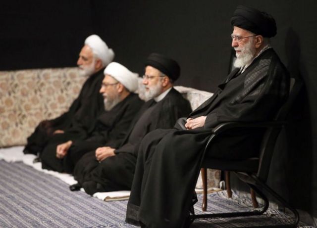 L'ayatollah Khamenei et des membres du clergé iranien