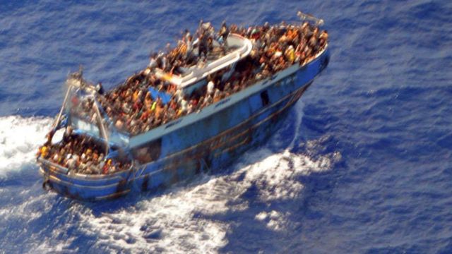 Barco com migrantes que naufragou perto da costa grega, em junho