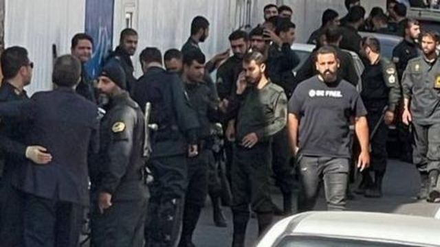 نیروی های مسلح جمهوری اسلامی به طور گسترده ای ماموریت داشته اند که اعتراضات را سرکوب کنند