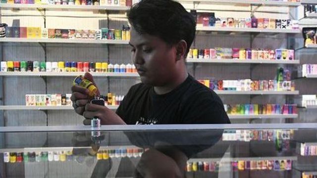 Kementerian Keuangan menerapkan kebijakan pemberlakukan Pajak Rokok Atas Rokok Elektrik (REL) sebesar 10 persen dari Cukai Hasil Tembakau (CHT) rokok elektronik 15 persen per (1/1/2024), penerapan pajak tersebut untuk memberikan keadilan terhadap pelaku industri lantaran rokok konvensional telah dikenakan pajak sejak 2014