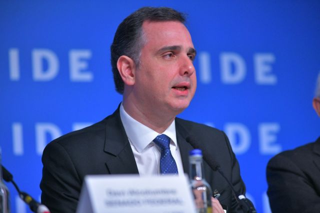 Presidente do Senado, Rodrigo Pacheco, durante conferência em Londres