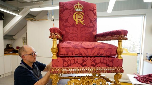 Kraliyet koltukları yenileniyor 