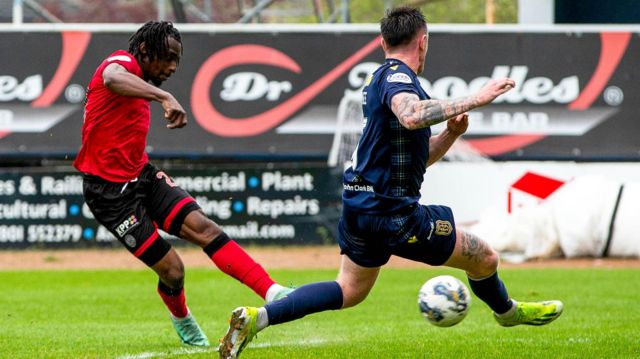 Dundee's defeat by St Mirren has left their European bid floundering