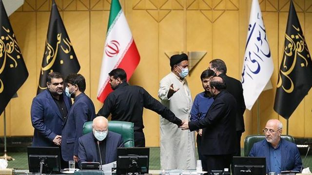 جایگاه هیات رئیسه مجلس ایران در روز نشست غیرعلنی درباره مذاکرات احیای برجام. وزیر خارجه و دبیر شورای عالی امنیت ملی در این جلسه حاضر شدند