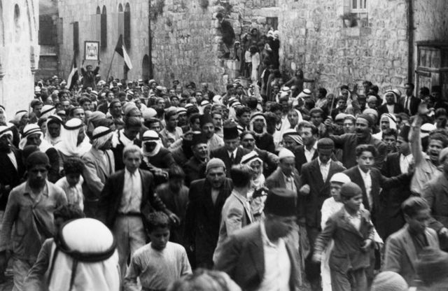 Una protesta de palestinos en Jerusalén contra la migración de judíos durante el mandato británico de la región. 