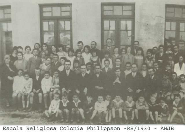 Foto da escola da colônia