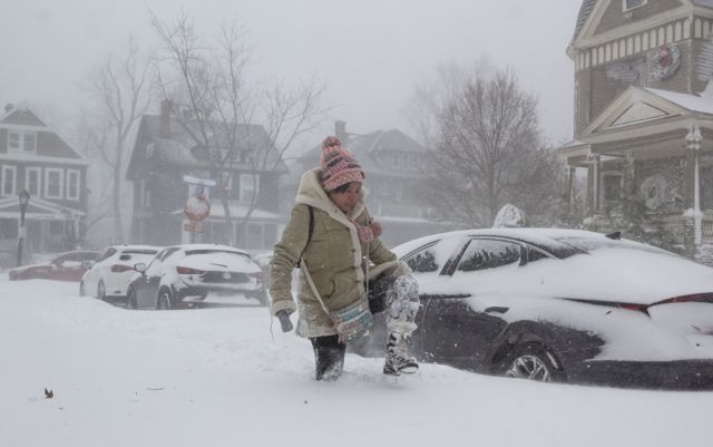 38 people died due to the snow storm in the USA and Canada