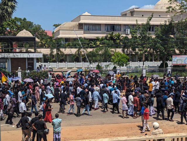 இலங்கையின் தமிழர் பகுதிகள் முடங்கின - முல்லைத்தீவில் பாரிய போராட்டம்