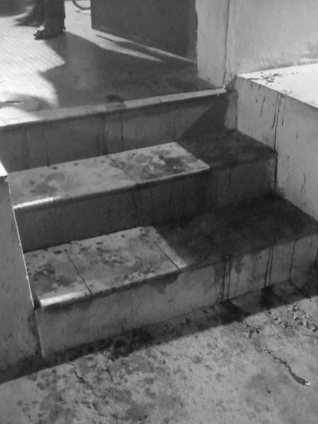 மாணவர் வீட்டு வாசல்