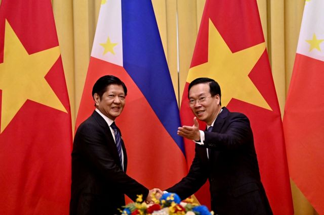 Chủ tịch nước Việt Nam Võ Văn Thưởng tiếp Tổng thống Philippines Ferdinand Marcos Jr (trái) tại Phủ Chủ tịch sáng 30/1