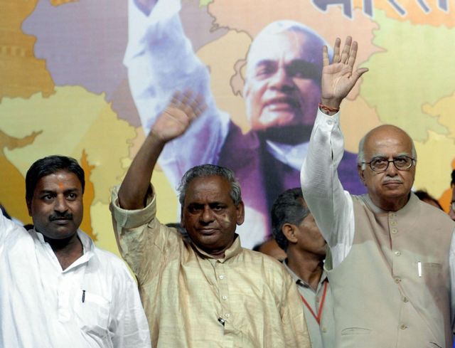 एलके आडवाणी, कल्याण सिंह और विनय कटियार