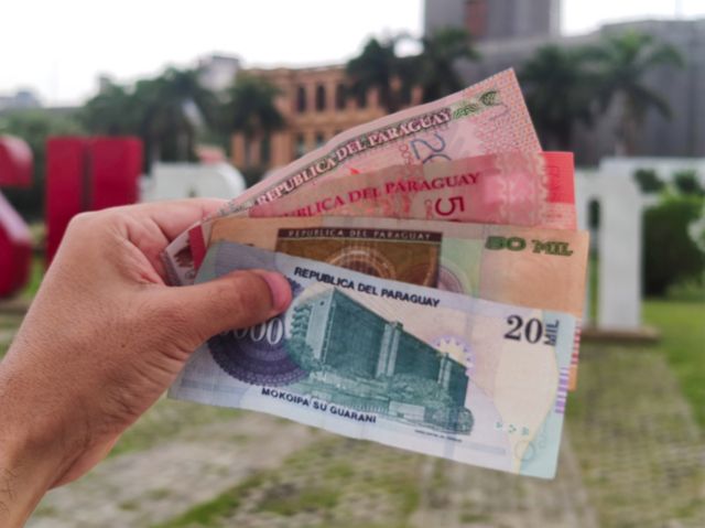 Notas de guarani, a moeda paraguaia