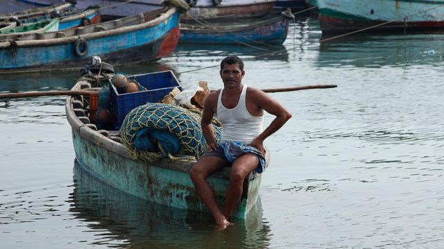 தமிழ்நாடு மீனவர்கள் மீது கடல் கொள்ளையர் தாக்குதலா?