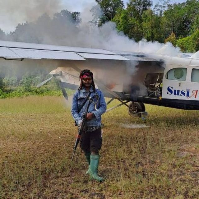 TPNPB-OPM Rilis Video Dan Foto Pilot Susi Air Asal Selandia Baru Yang ...