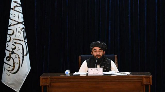 ذبیح‌الله مجاهد: کشورها و سازمان ملل نباید در مسایل داخلی افغانستان دست‌درازی کنند