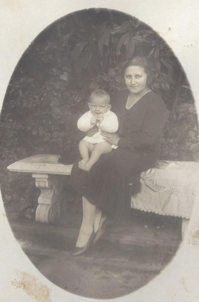 1.	Frida com sua filha mais velha, em foto de 1925