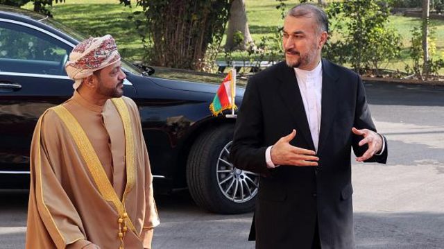 کمتر از سه ماه پیش حسین امیرعبداللهیان، وزیر خارجه ایران برای دیدار با همتای عمانی خود،  بدر البوسعیدی به مسقط سفر کرد