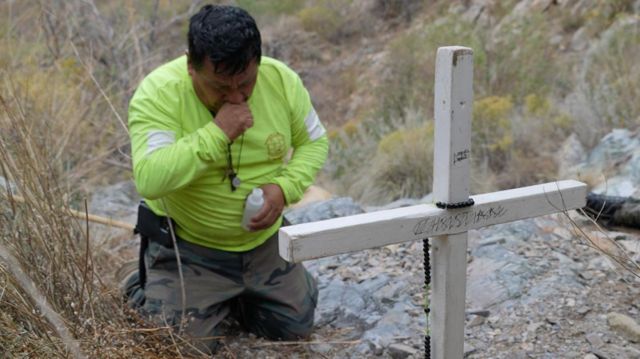 Migración  “Se volvieron momias por el calor”: los desgarradores  testimonios de los voluntarios que recogen los cuerpos de los migrantes  muertos en el desierto de Sonora - BBC News Mundo