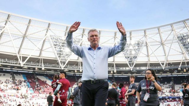 David Moyes waves goodbye at the London Stadium