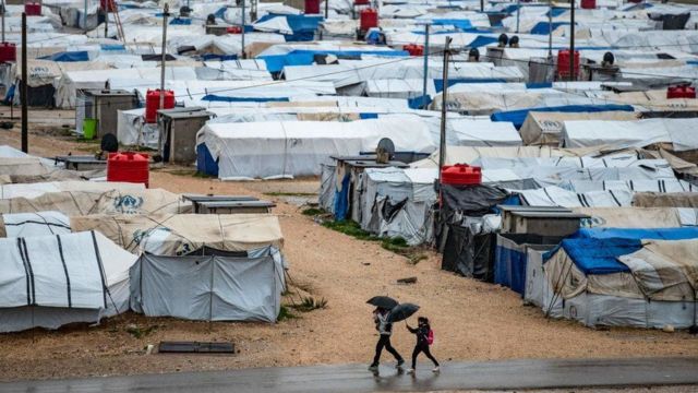 Begüm gibi ülkeleri tarafından geri istenmeyen binlerce kişi bu kamplarda kalıyor