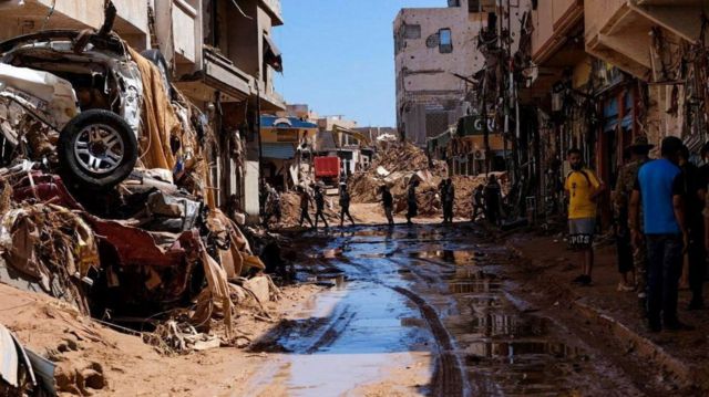 فيضانات مدمرة ضربت ليبيا وأدت لمقتل الآلاف وتشريد آخرين