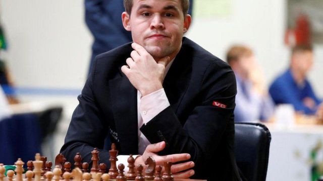 تصویر مگنوس کارلسن در سال ۲۰۱۸؛ شطرنج‌بازی که بالغ بر یک دهه در صدر رده‌بندی جهانی قرار دارد