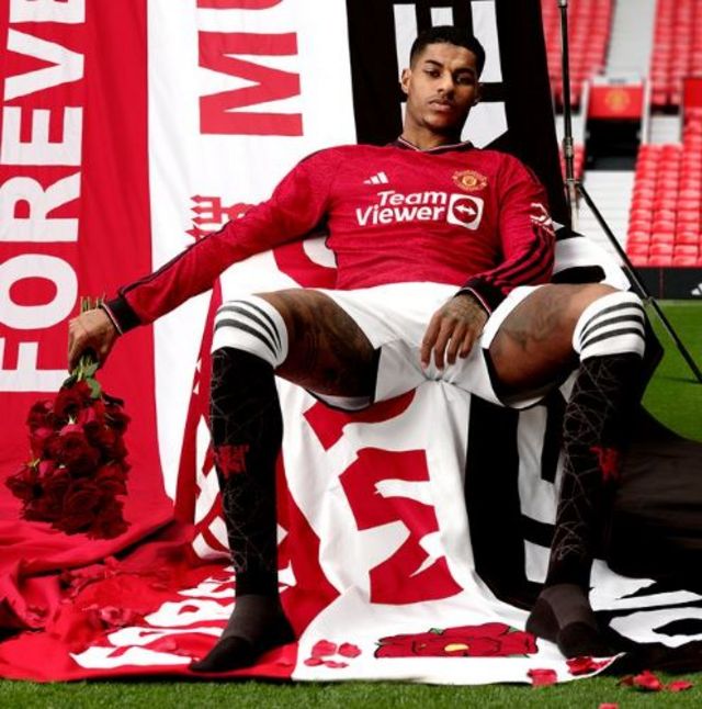 Sheff Utd unveil new home kit - BBC Sport