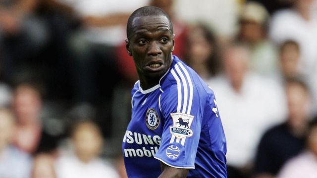 Claude Makelele playing for Chelsea