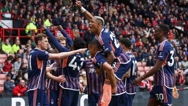 Nottingham Forest players celebrate goal at Sheffield United
