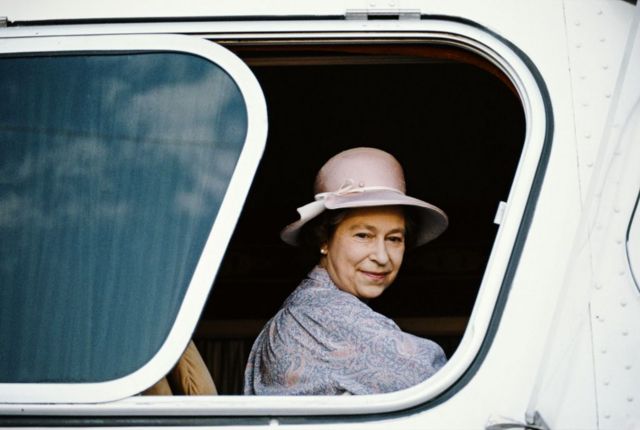 Isabel II en un autobús en Acapulco