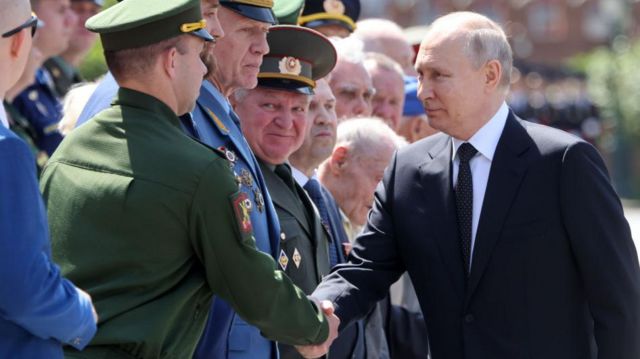 ரஷ்ய அதிபர் புதினின் நெருங்கிய வட்டத்தில் உள்ளவர்கள் யார்? யுக்ரேன் போரை யார் வழிநடத்துகிறார்கள்?