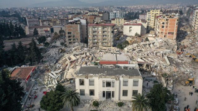 Ayakta kalan binaların hangilerinin kullanılamayacak halde olduğunu belirlemek, gelecekteki depremler için kritik önem taşıyor