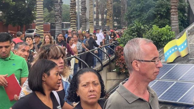 Fila em Caracas