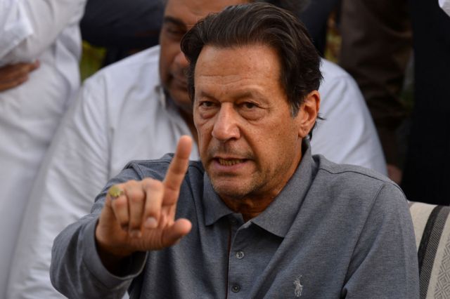 عمران خان کی حکومت کے خاتمے کا ایک سال: سیاسی میدان میں کس نے کیا کھویا ...