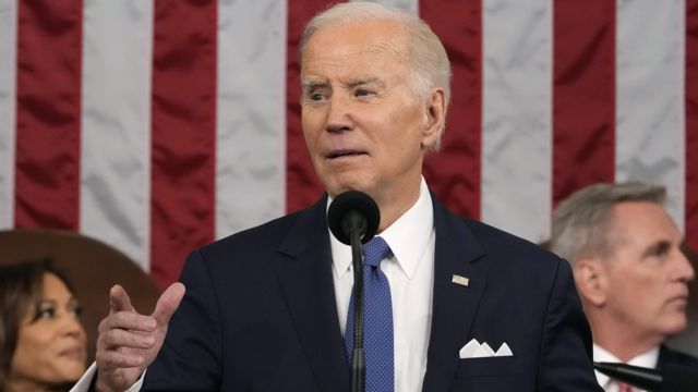 Biden prioriza assuntos dom&eacute;sticos e pede controle de armas em discurso ao  Congresso - BBC News Brasil