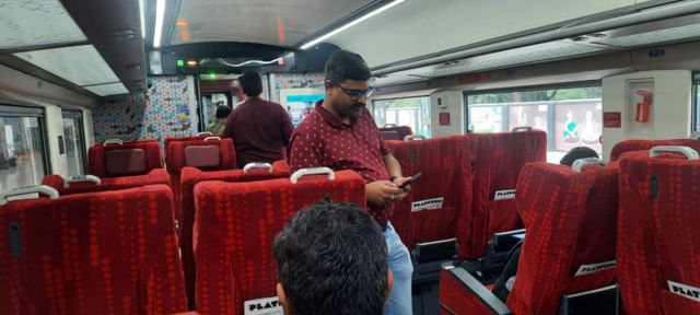 கோவை - பெங்களூரு வந்தே பாரத் ரயில்: புதிய வசதிகள் என்ன? கட்டணம் எவ்வளவு?