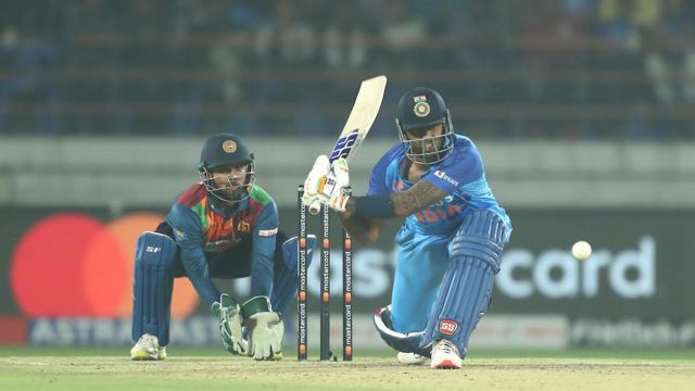 சூர்யகுமார் அடித்த அதிவேக சதம் இந்திய அணியின் வெற்றிக்குக் கைகொடுக்குமா?