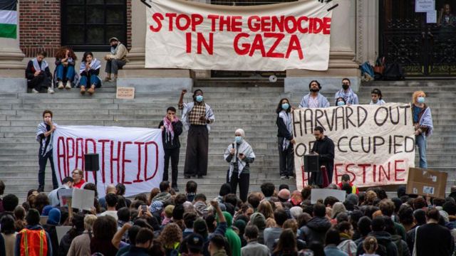 Manifestación de estudiantes de Harvard contra la guerra en Gaza. 