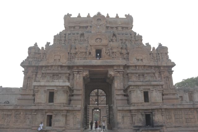 தஞ்சை பெரிய கோவில், ராஜ ராஜ சோழன், தஞ்சாவூர்