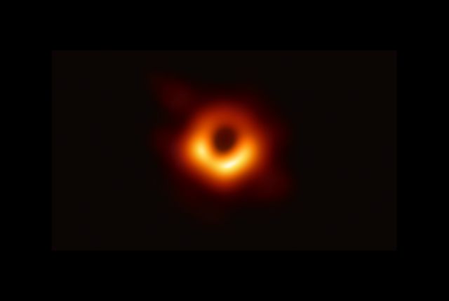 Primera imagen captada de un agujero negro en 2019. 