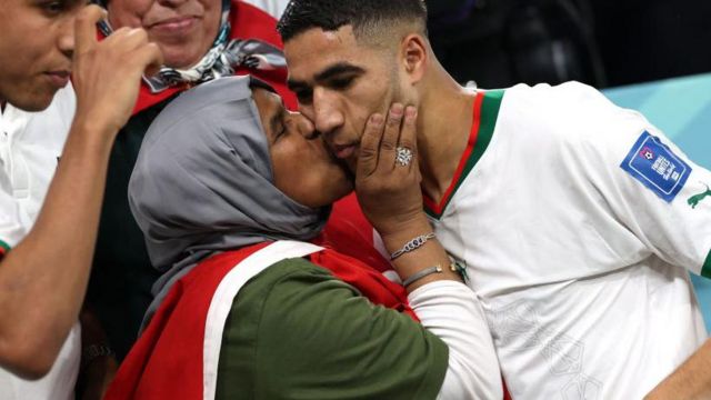 மொரோக்கோ வீரர் ஹக்கிமிக்கு  தாயின் அன்பு தந்த வெற்றி